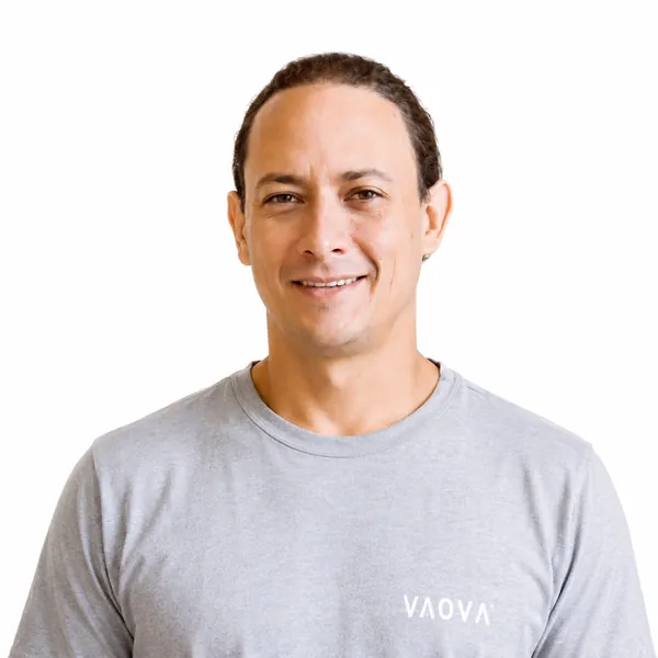 Foto de Juan Pablo Toro, Founder de Vaova Travel en Colombia, testimonio sobre liderazgo y desarrollo humano con Zolem